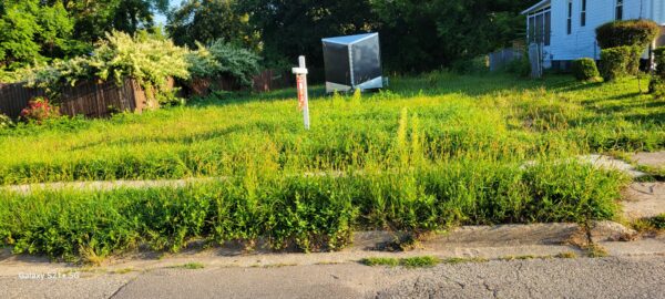 0.11 Acres lot in Crystal lake drive, Pontiac city, Michigan